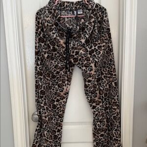 Chic Leopard Print Joggers